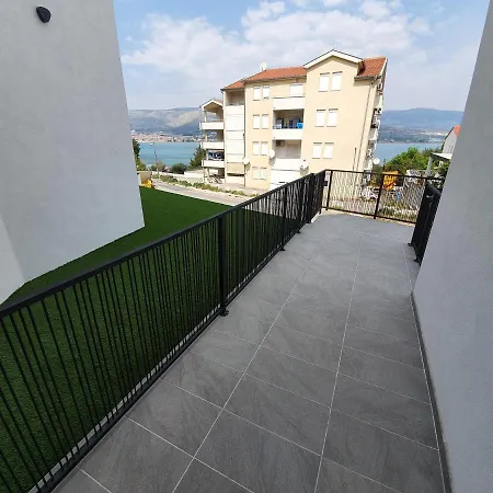 Grand Palace * 特罗吉尔