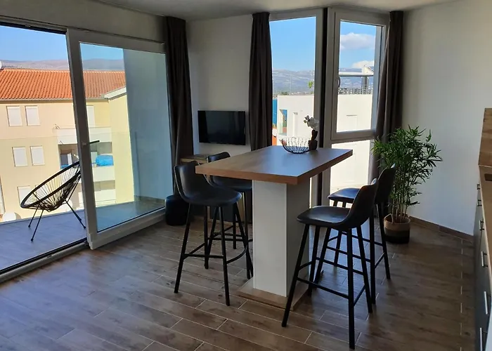 Grand Palace * 特罗吉尔