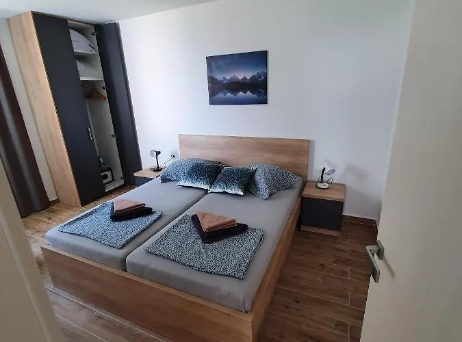 Grand Palace * 特罗吉尔