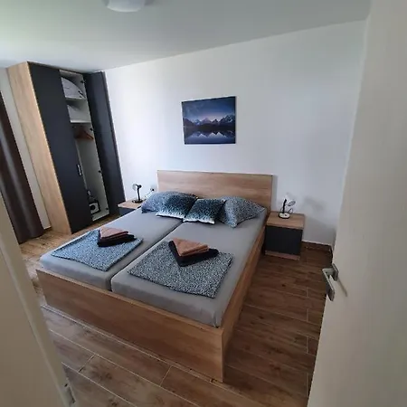 Grand Palace * Τρογκίρ